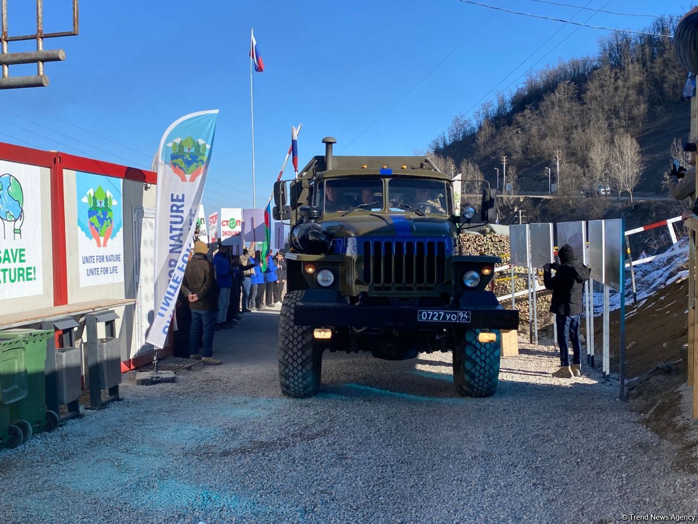 Rusiya sülhməramlılarına aid daha yeddi avtomobil Laçın yolundan keçib (FOTO)