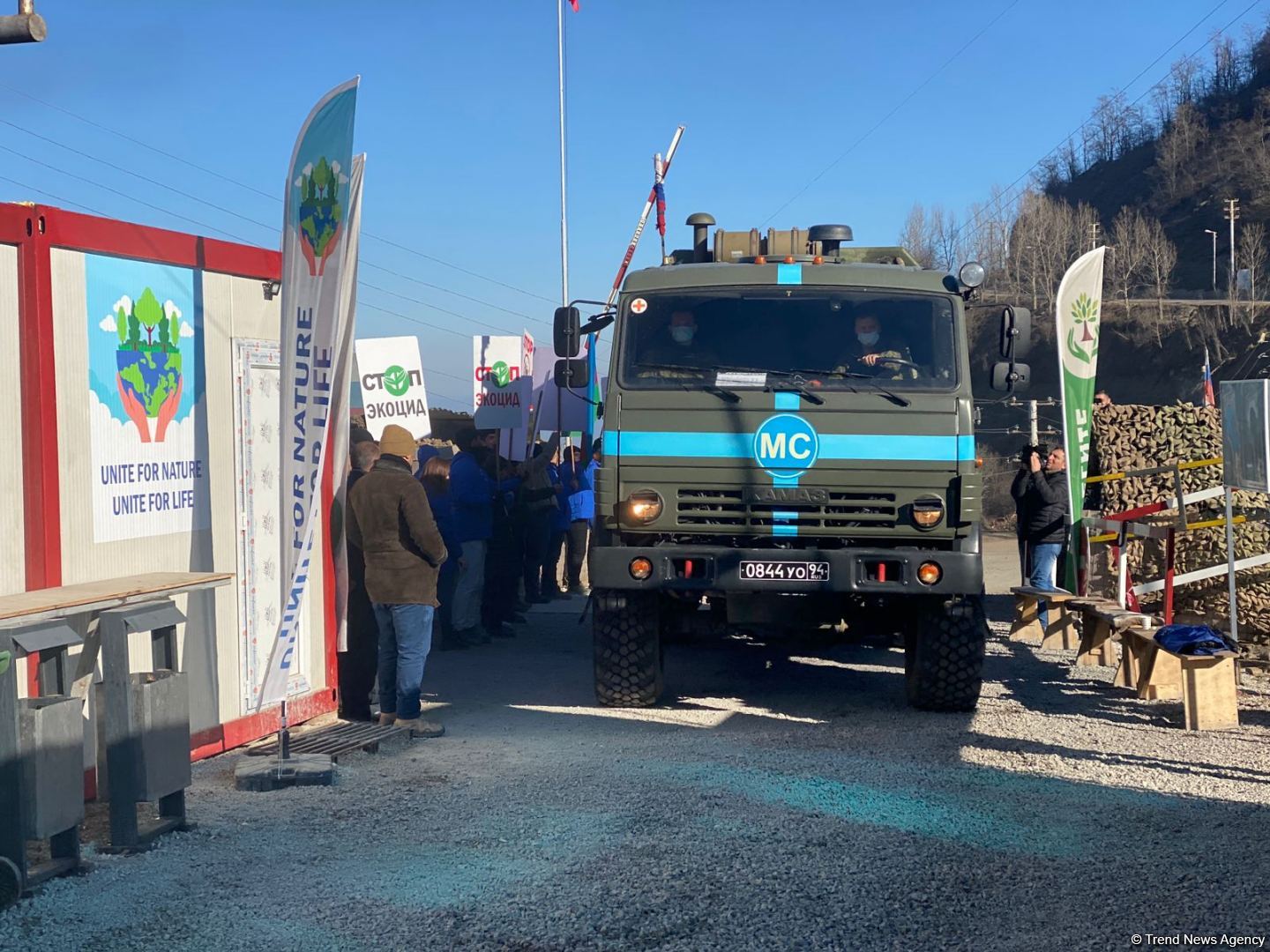 Rusiya sülhməramlılarına aid daha yeddi avtomobil Laçın yolundan keçib (FOTO)