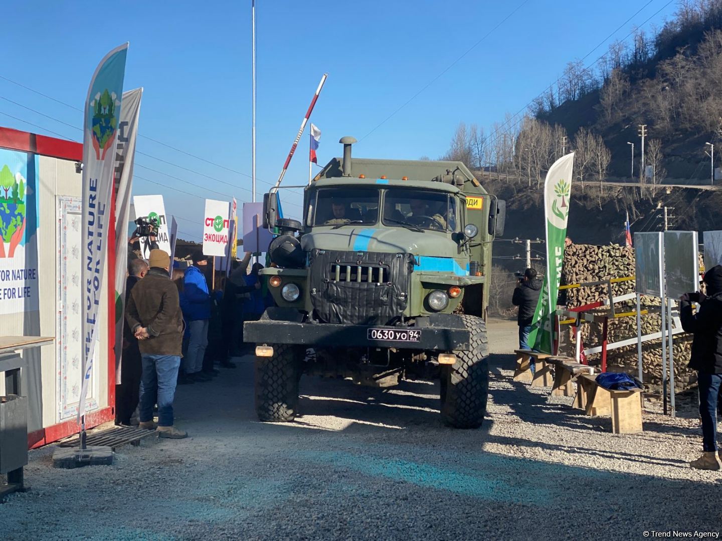 Rusiya sülhməramlılarına aid daha yeddi avtomobil Laçın yolundan keçib (FOTO)