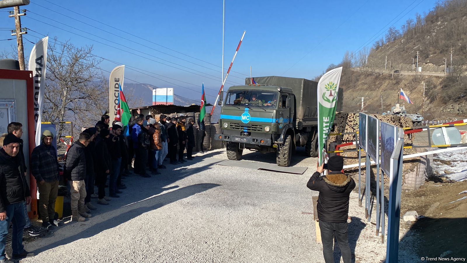 Rusiya sülhməramlılarına aid daha 1 yük maşını Laçın yolundan keçib (FOTO)