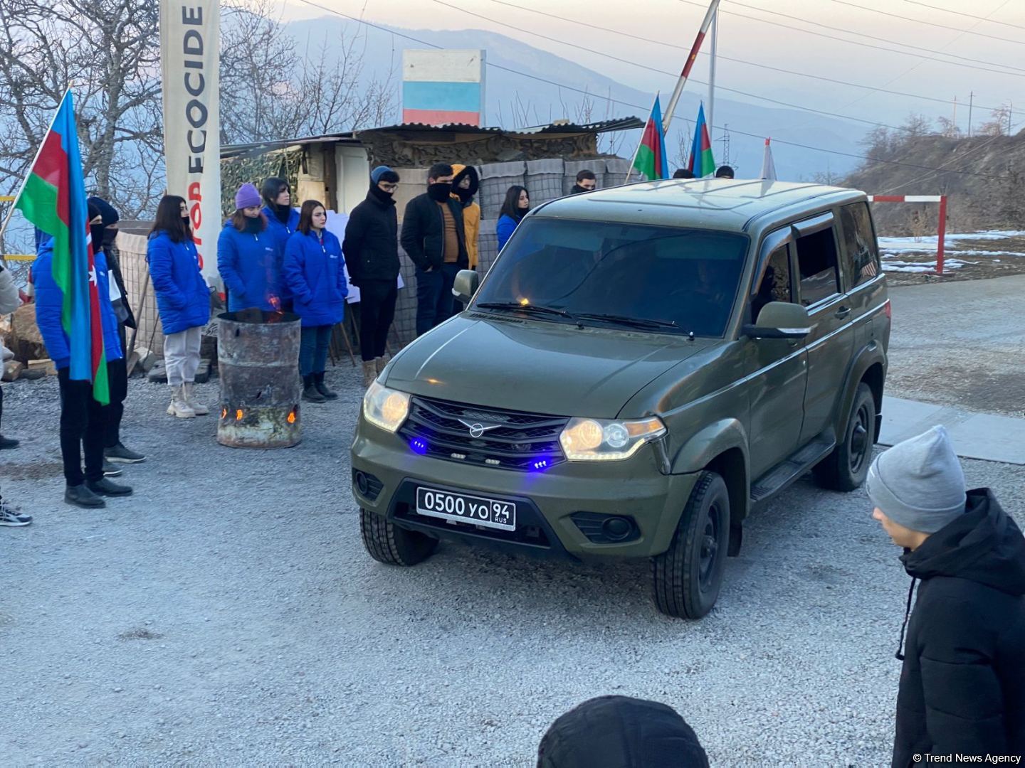 Rusiya sülhməramlılarına aid daha bir minik maşını Laçın yolundan keçib (FOTO)
