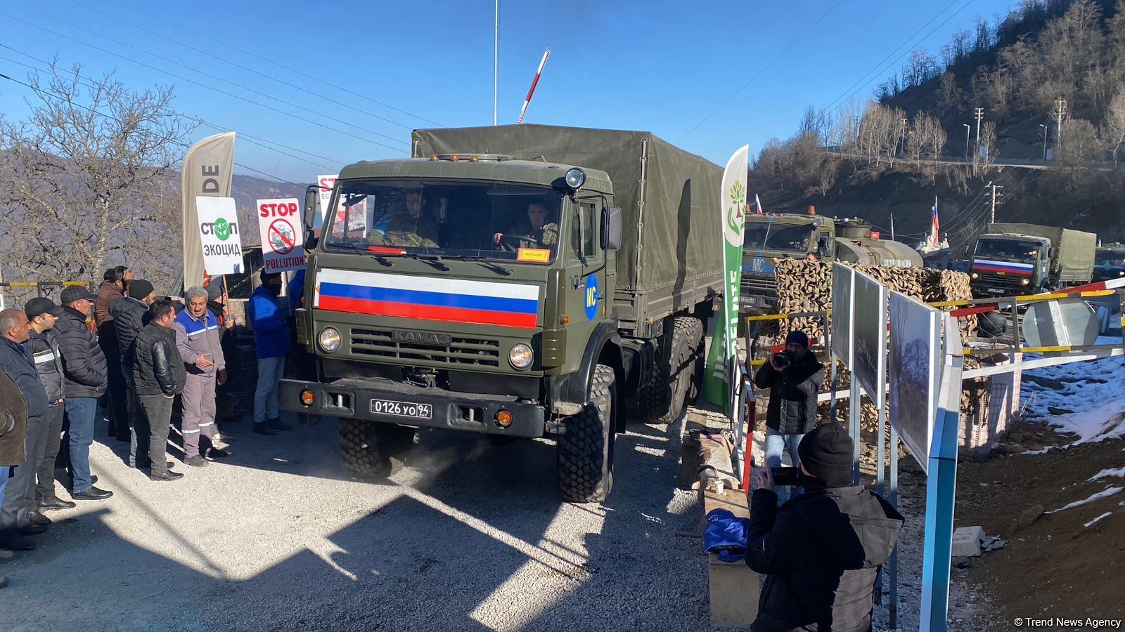 Rusiya sülhməramlılarına aid daha 13 avtomobil Laçın yolundan keçib (FOTO)