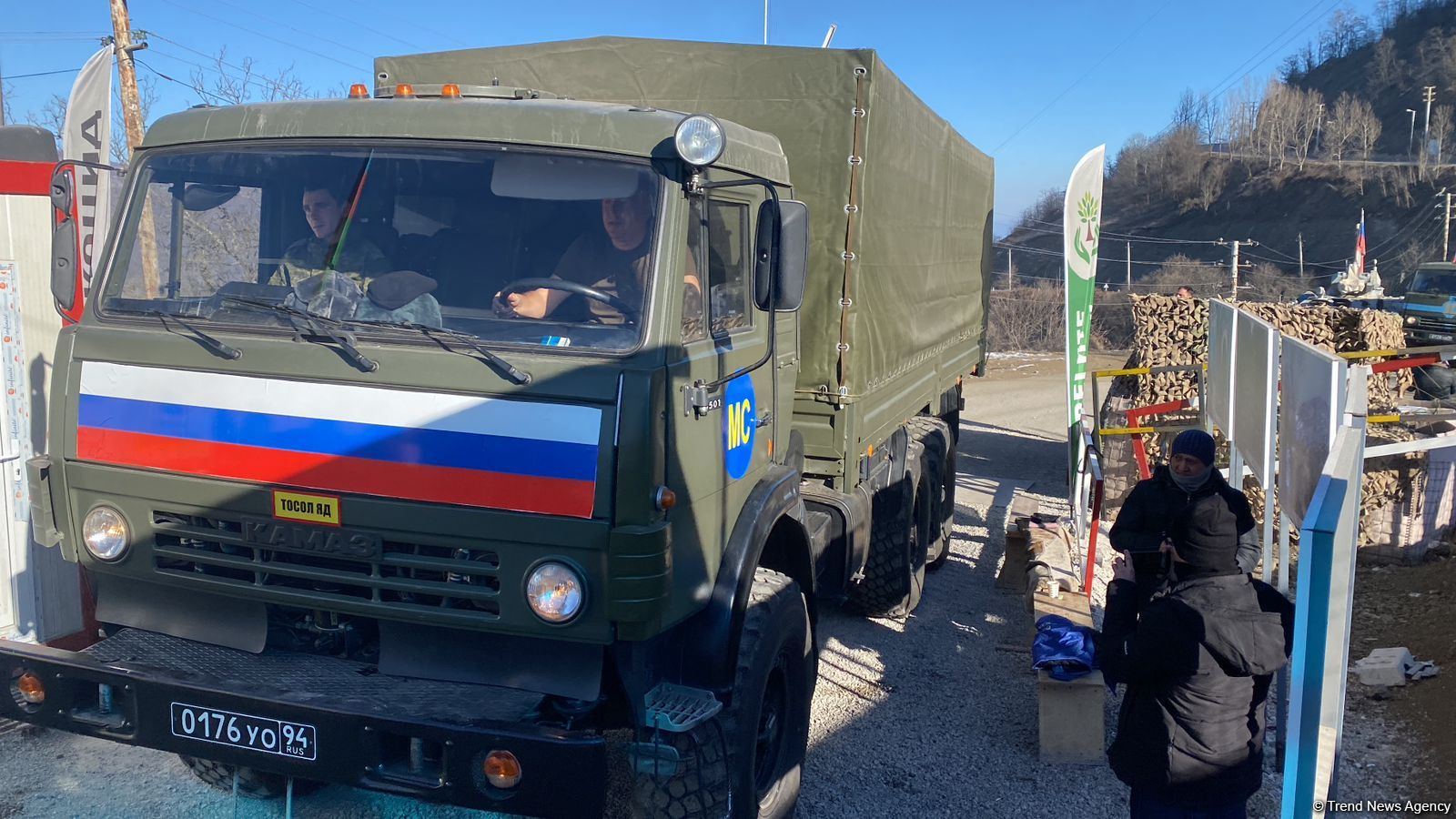 Rusiya sülhməramlılarına aid daha 13 avtomobil Laçın yolundan keçib (FOTO)