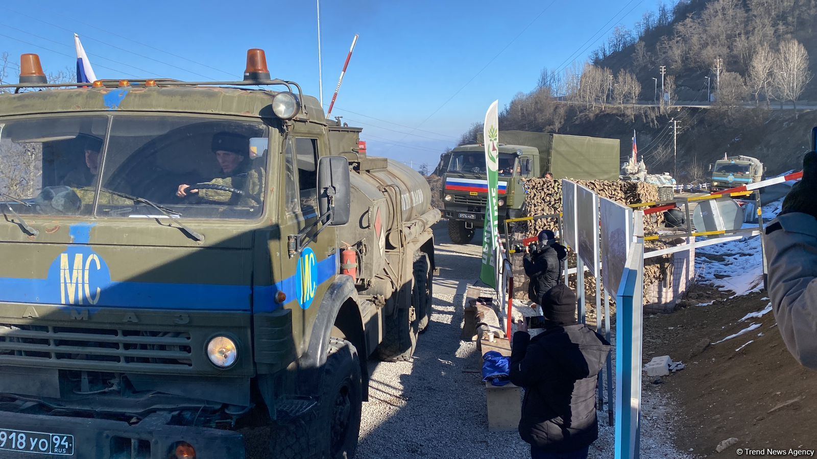 Rusiya sülhməramlılarına aid daha 13 avtomobil Laçın yolundan keçib (FOTO)