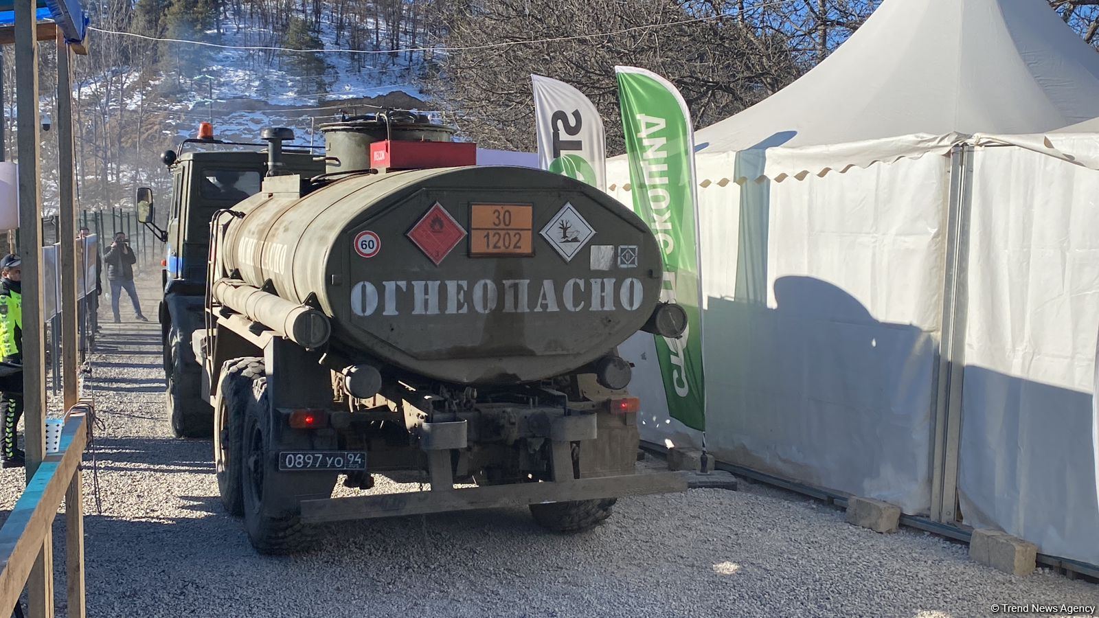 Rusiya sülhməramlılarına aid daha 13 avtomobil Laçın yolundan keçib (FOTO)