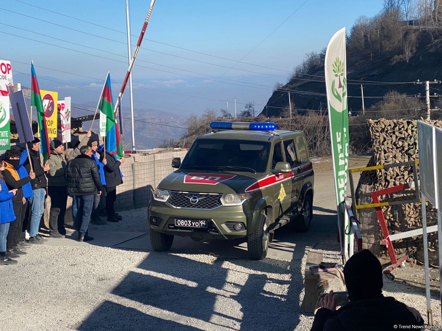 Rusiya sülhməramlılarına aid daha 13 avtomobil Laçın yolundan keçib (FOTO)