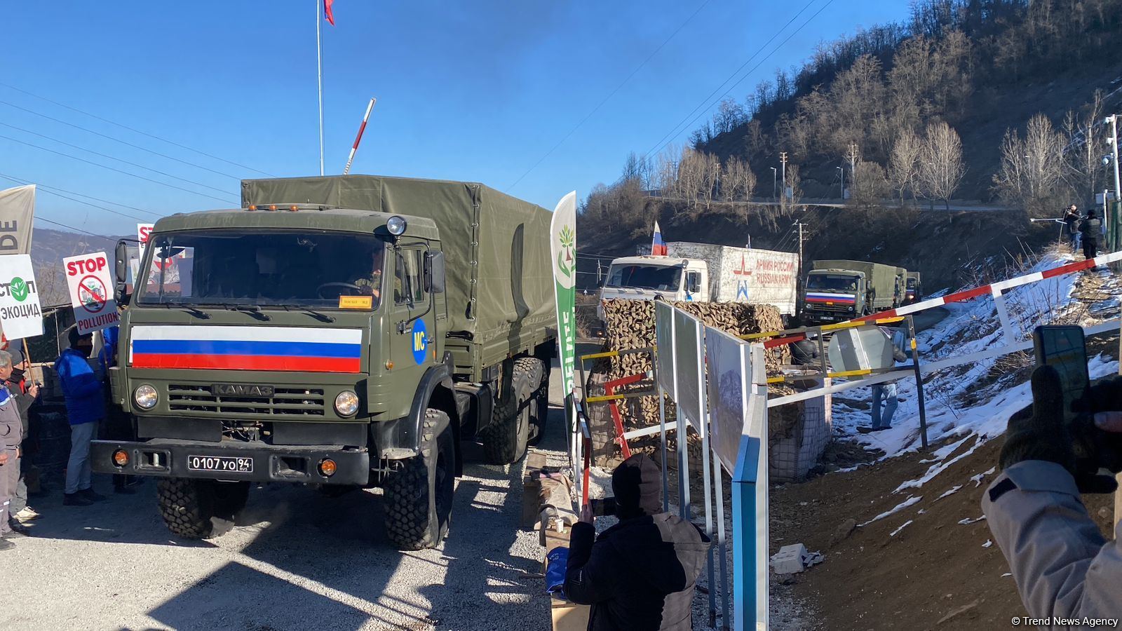Rusiya sülhməramlılarına aid daha 13 avtomobil Laçın yolundan keçib (FOTO)