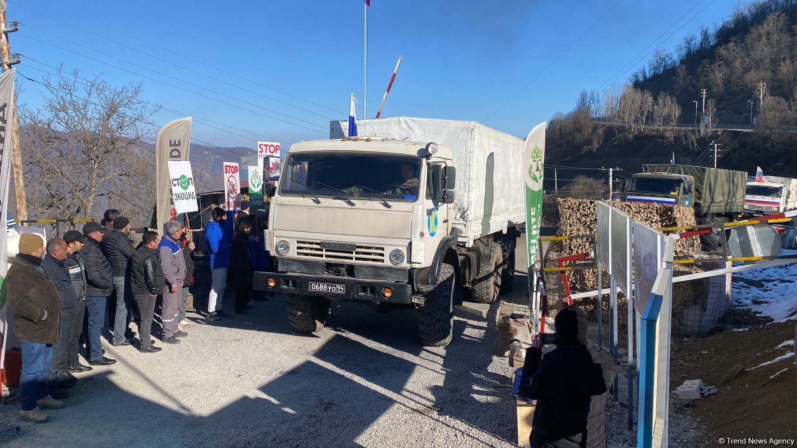 Rusiya sülhməramlılarına aid daha 13 avtomobil Laçın yolundan keçib (FOTO)