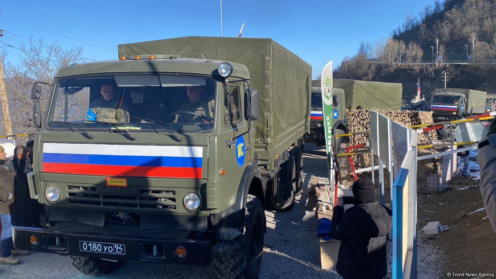 Rusiya sülhməramlılarına aid daha 13 avtomobil Laçın yolundan keçib (FOTO)