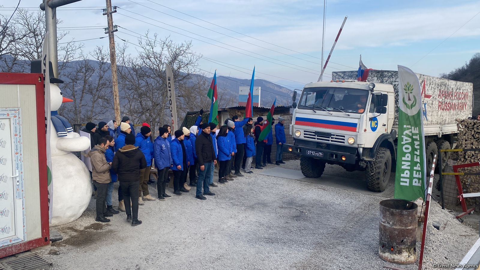 Rusiya sülhməramlılarına aid daha 4 avtomobil Laçın yolundan keçib (FOTO)
