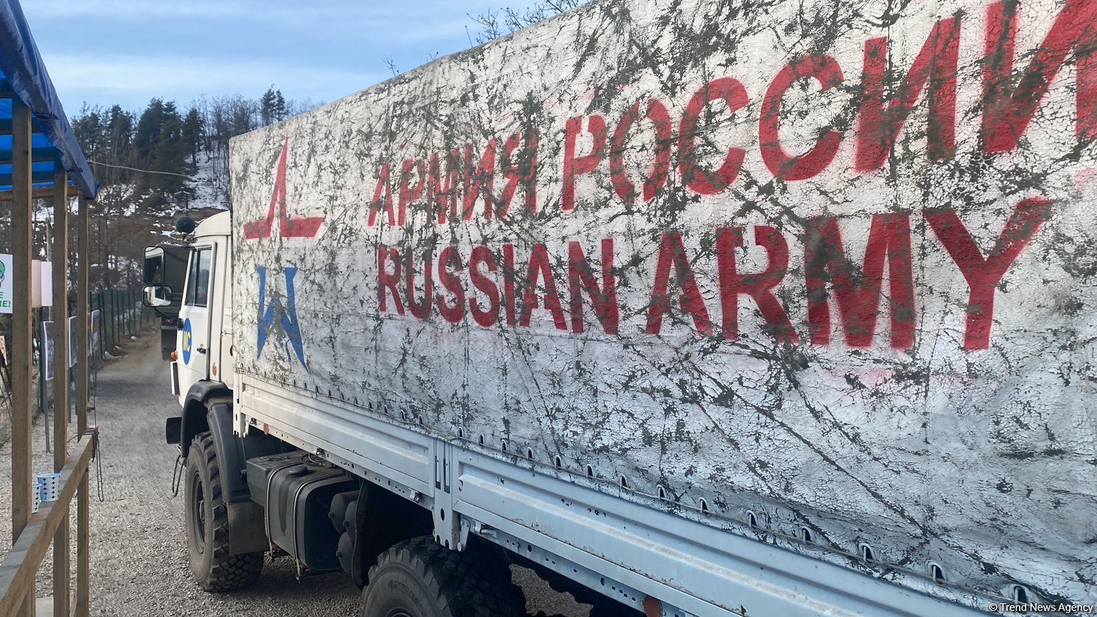 Rusiya sülhməramlılarına aid daha 4 avtomobil Laçın yolundan keçib (FOTO)