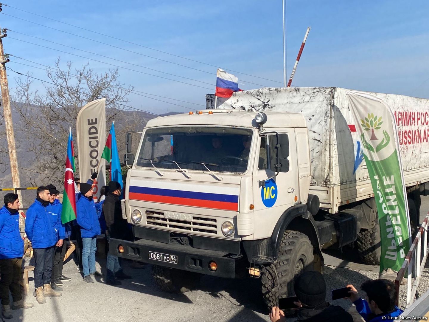 Rusiya sülhməramlılarına aid daha 2 avtomobil Laçın yolundan keçib (FOTO)