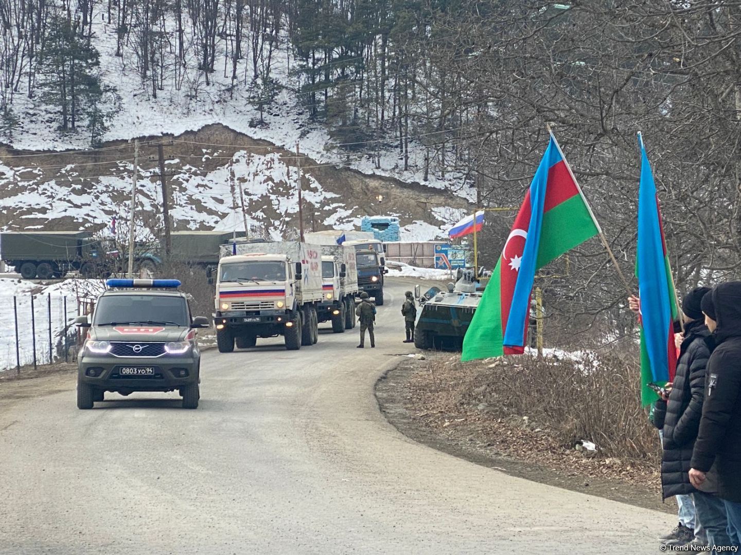 Rusiya sülhməramlılarına aid daha 13 avtomobil Laçın yolundan keçib (FOTO)