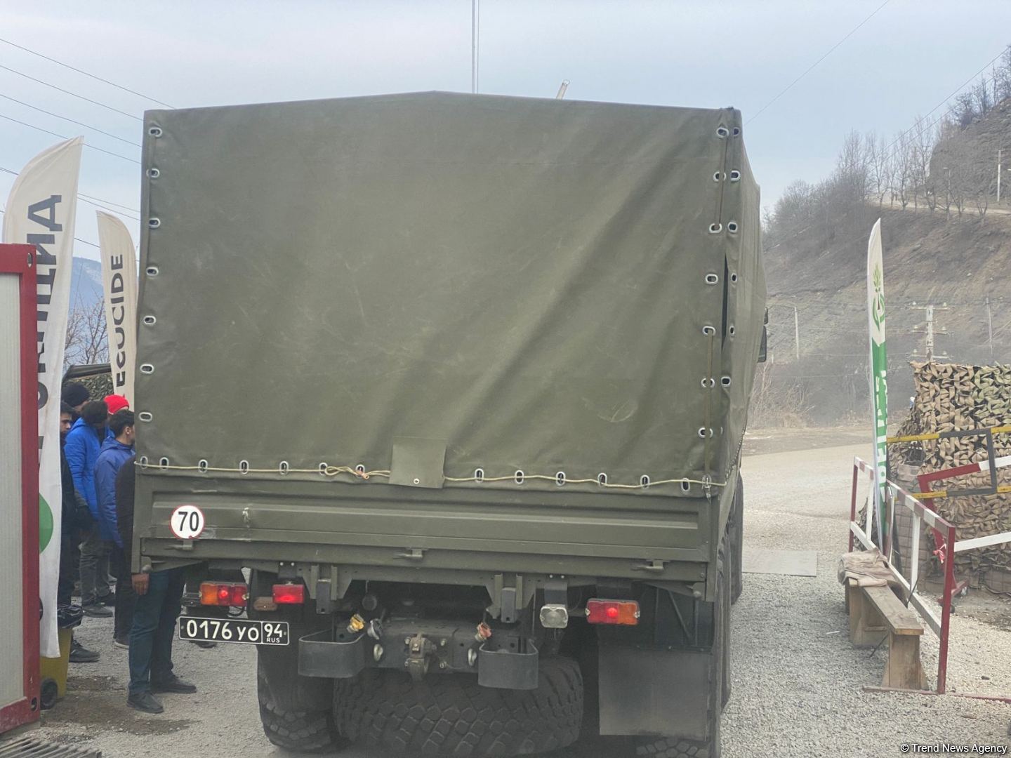 Rusiya sülhməramlılarına aid daha 13 avtomobil Laçın yolundan keçib (FOTO)