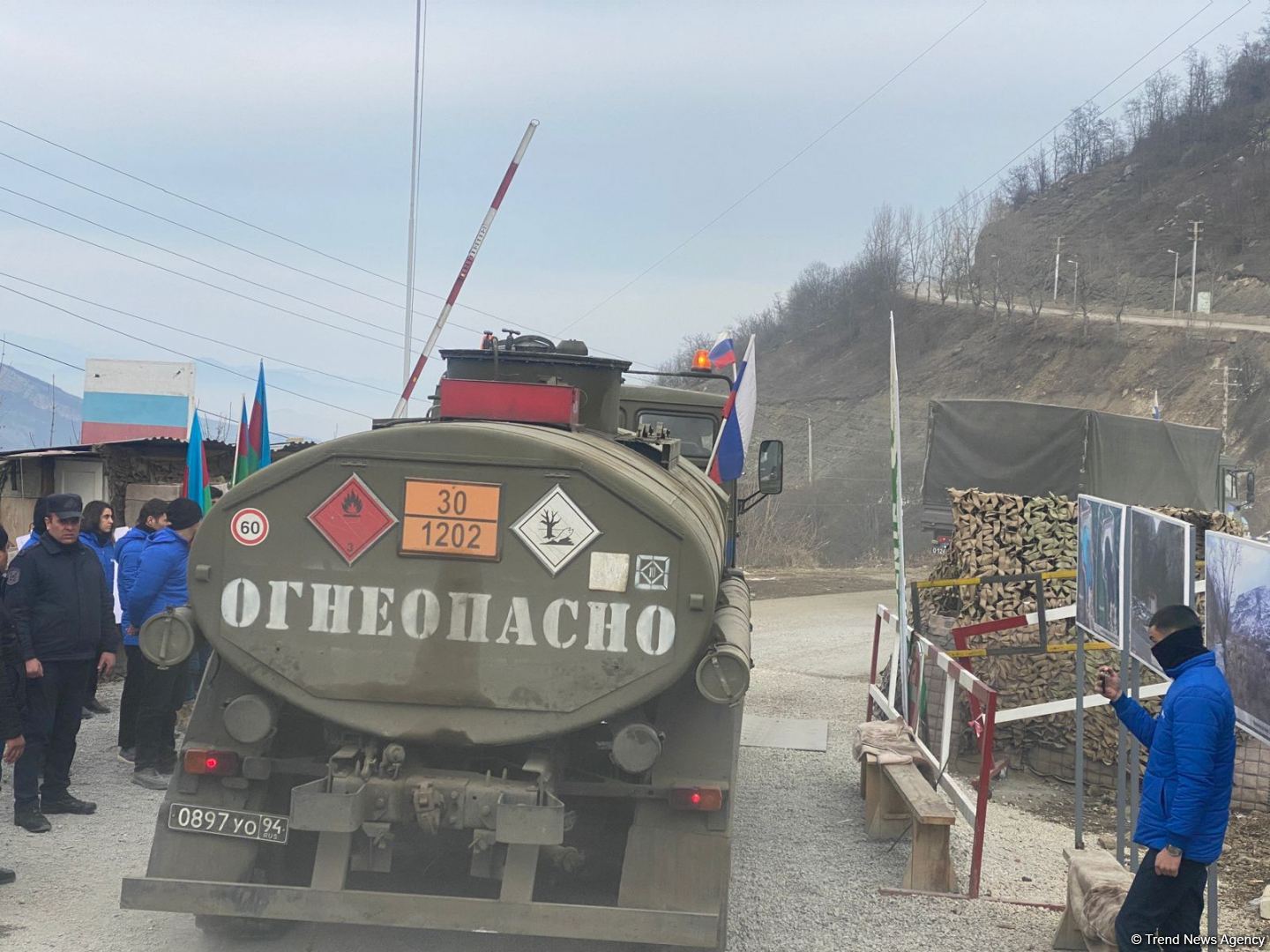 Rusiya sülhməramlılarına aid daha 13 avtomobil Laçın yolundan keçib (FOTO)