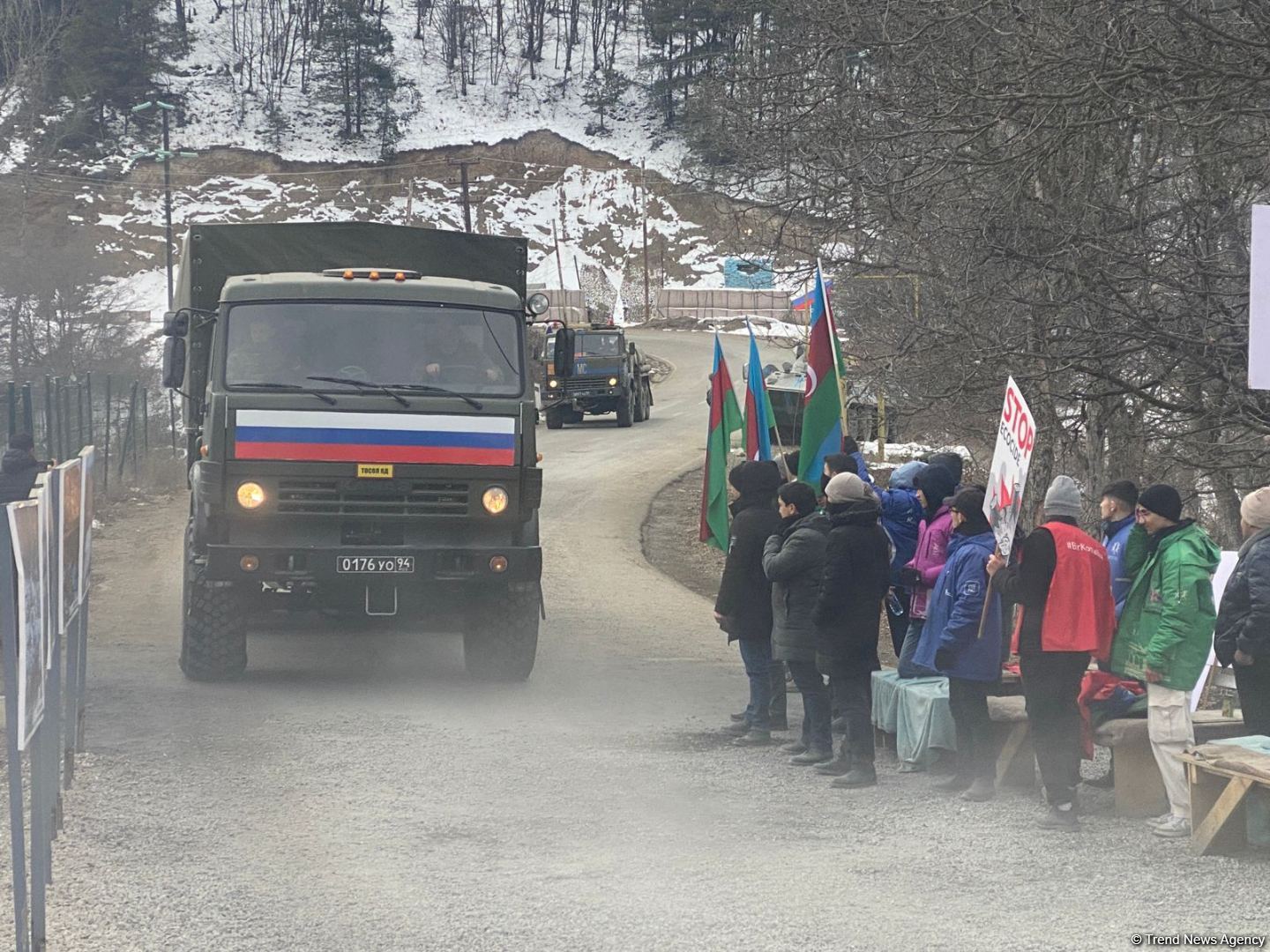 Rusiya sülhməramlılarına aid daha 13 avtomobil Laçın yolundan keçib (FOTO)
