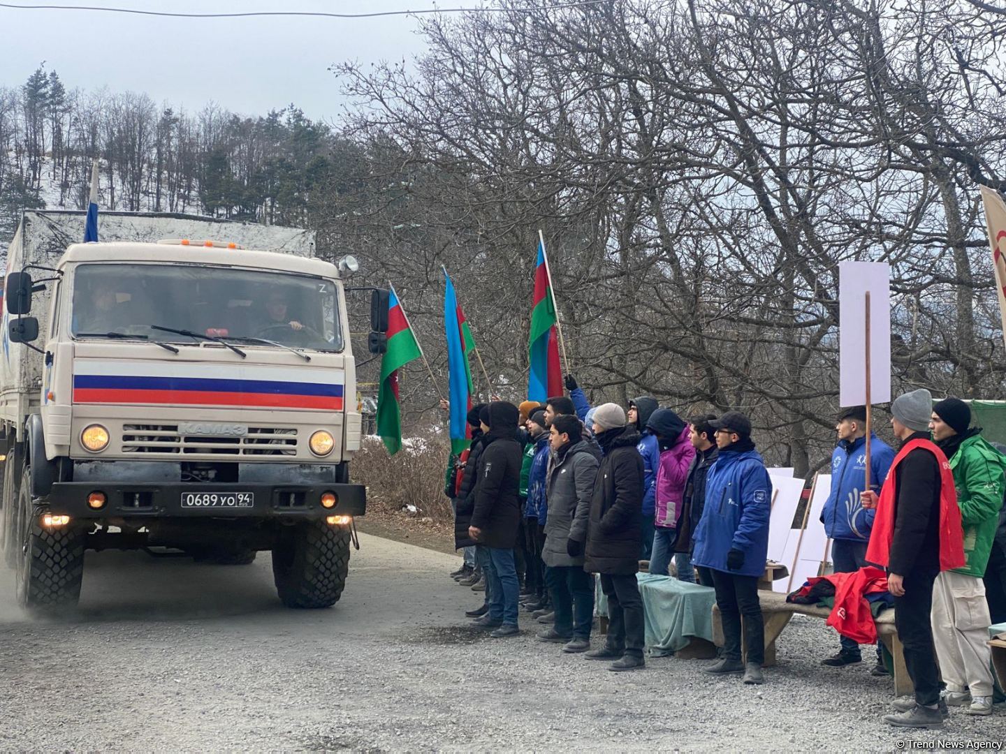 Rusiya sülhməramlılarına aid daha 13 avtomobil Laçın yolundan keçib (FOTO)