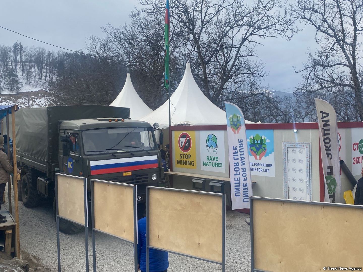 Rusiya sülhməramlılarına aid daha 13 avtomobil Laçın yolundan keçib (FOTO)