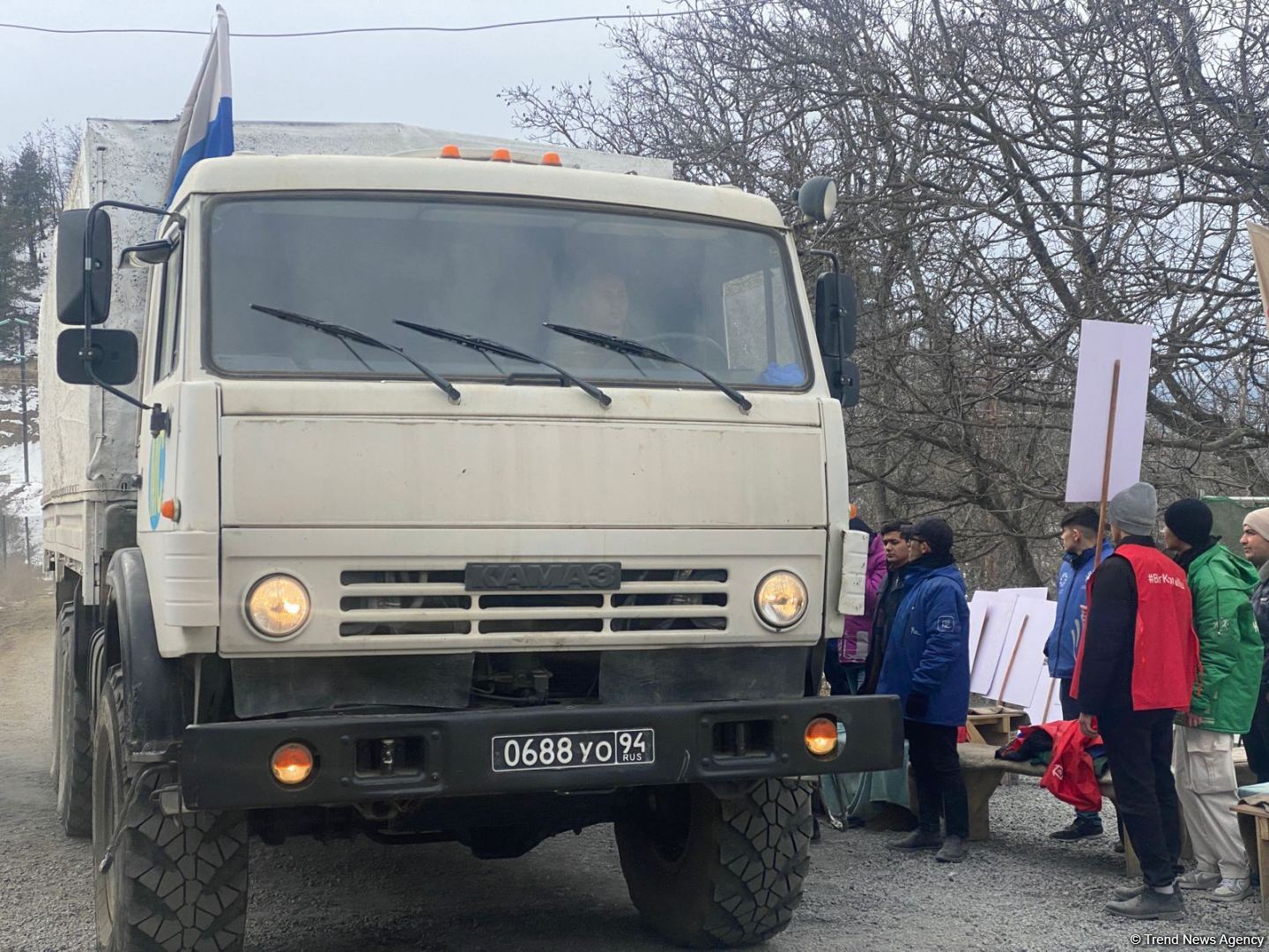 Rusiya sülhməramlılarına aid daha 13 avtomobil Laçın yolundan keçib (FOTO)
