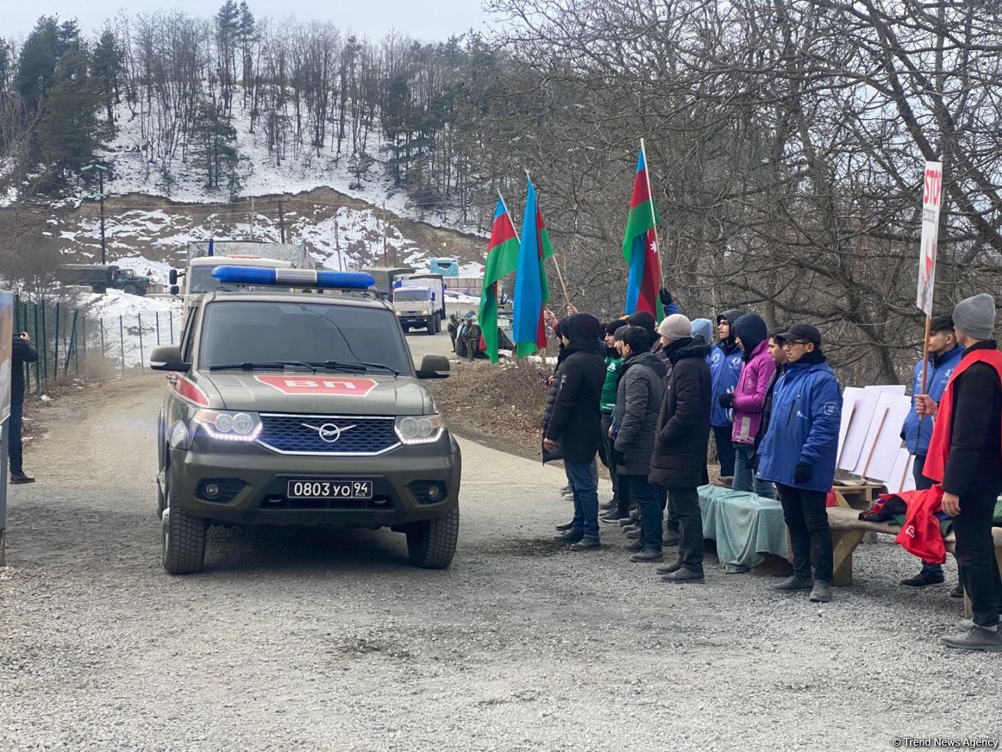 Rusiya sülhməramlılarına aid daha 13 avtomobil Laçın yolundan keçib (FOTO)