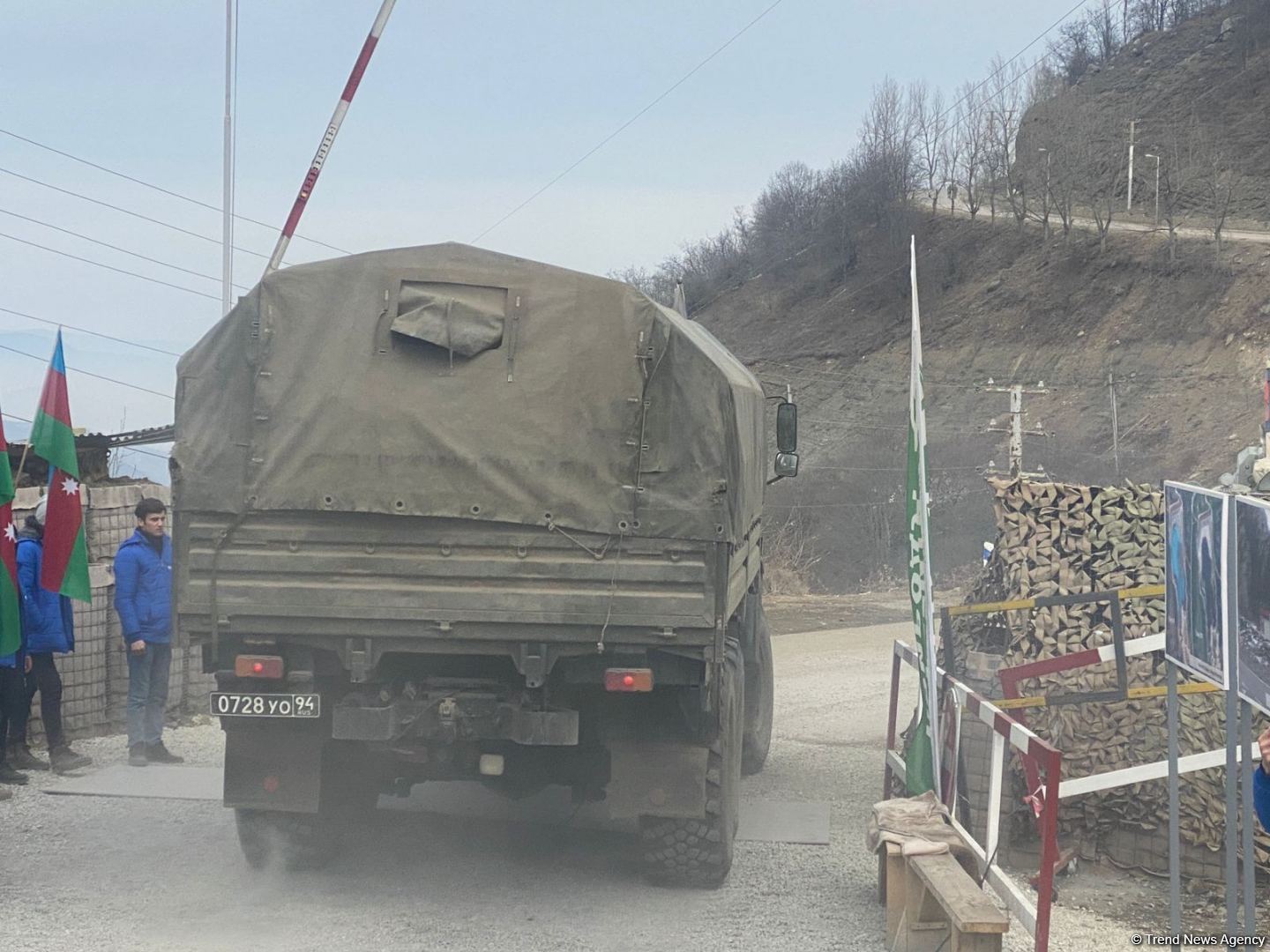Rusiya sülhməramlılarına aid daha 13 avtomobil Laçın yolundan keçib (FOTO)
