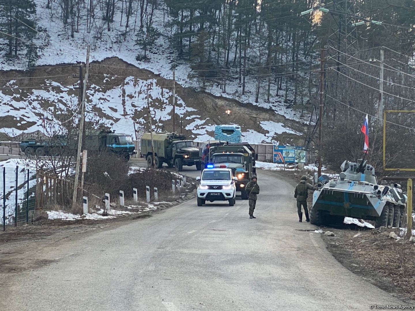 Rusiya sülhməramlılarına aid daha 8 avtomobil Laçın yolundan keçib (FOTO)