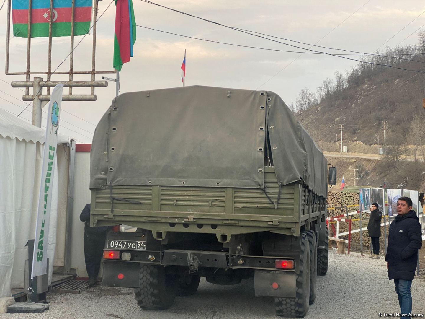 Rusiya sülhməramlılarına aid daha 8 avtomobil Laçın yolundan keçib (FOTO)