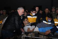 Səfirliyə hücum zamanı yaralananlar təcili yardım maşınları ilə təxliyyə edilib (FOTO/VİDEO) (ƏLAVƏ OLUNUB)