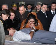 Səfirliyə hücum zamanı yaralananlar təcili yardım maşınları ilə təxliyyə edilib (FOTO/VİDEO) (ƏLAVƏ OLUNUB)