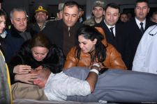 Səfirliyə hücum zamanı yaralananlar təcili yardım maşınları ilə təxliyyə edilib (FOTO/VİDEO) (ƏLAVƏ OLUNUB)