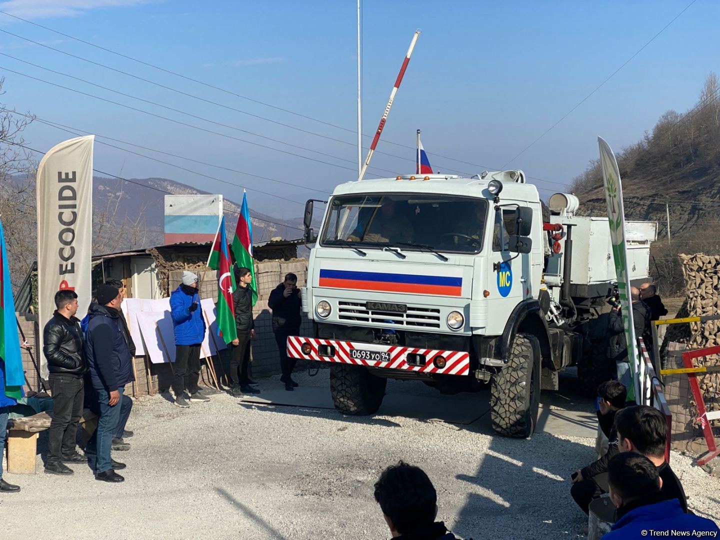 Rusiya sülhməramlılarına aid daha 2 avtomobil Laçın yolundan keçib (FOTO)