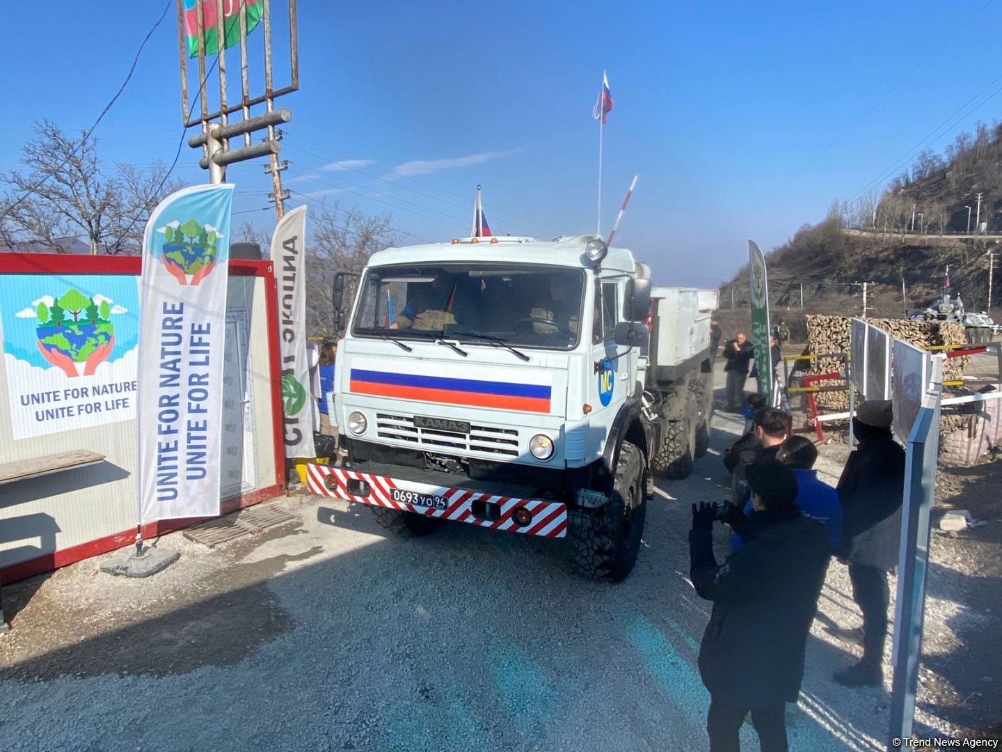 Rusiya sülhməramlılarına aid daha 2 avtomobil Laçın yolundan keçib (FOTO)