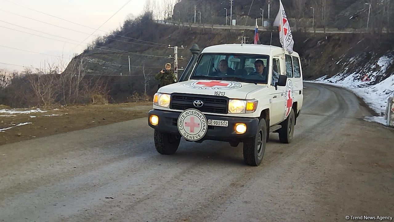 BQXK-ya məxsus avtomobillər yenidən Laçın yolundan keçib (FOTO)