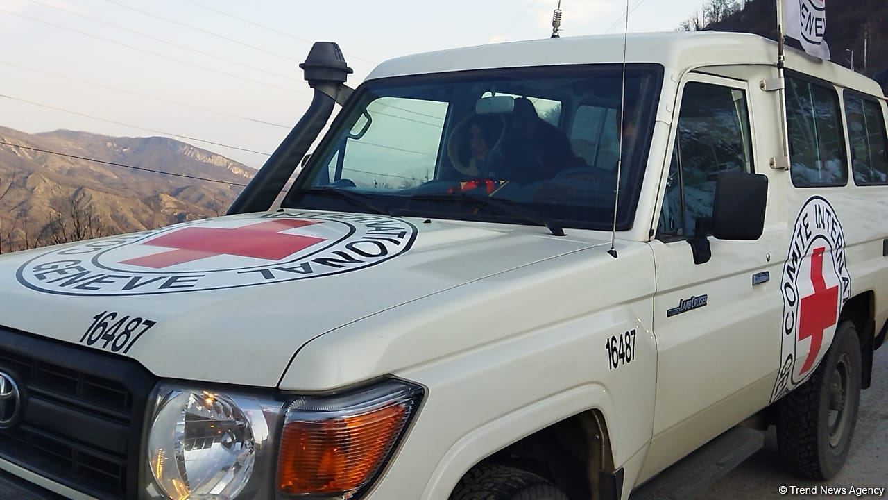 BQXK-ya məxsus avtomobillər yenidən Laçın yolundan keçib (FOTO)