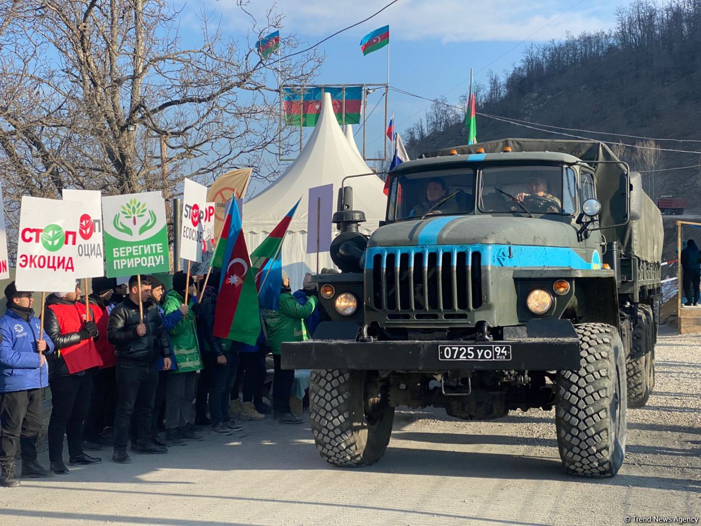 Rusiya sülhməramlılarına aid daha 3 avtomobil Laçın yolundan keçib (FOTO)