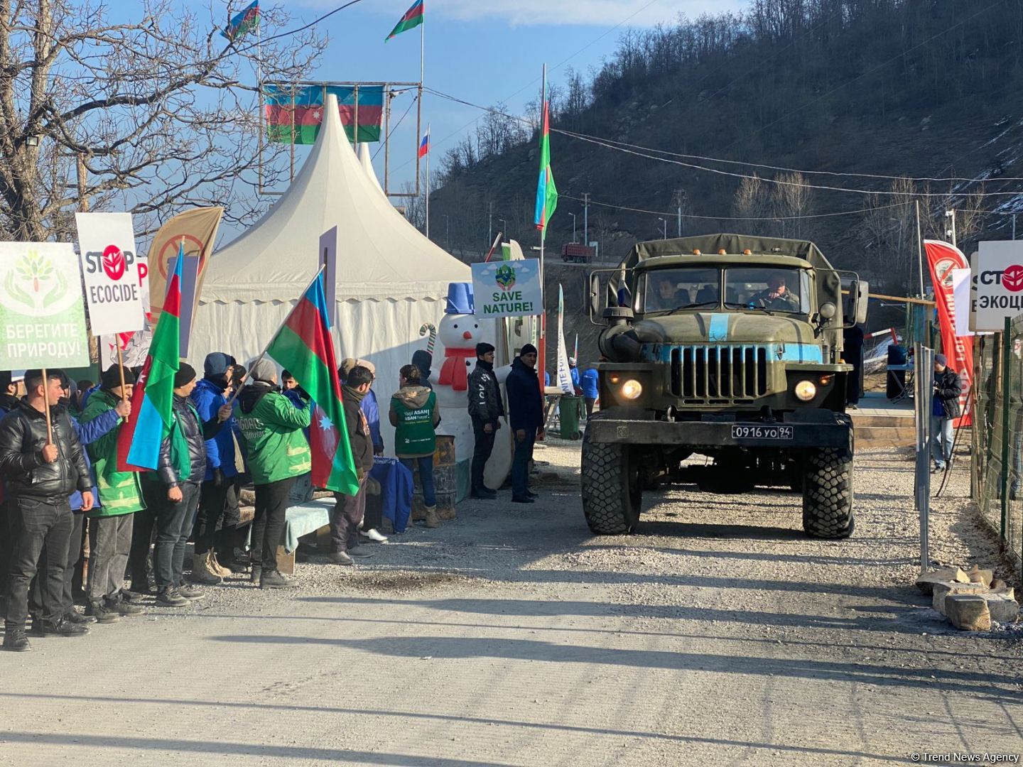 Rusiya sülhməramlılarına aid daha 3 avtomobil Laçın yolundan keçib (FOTO)