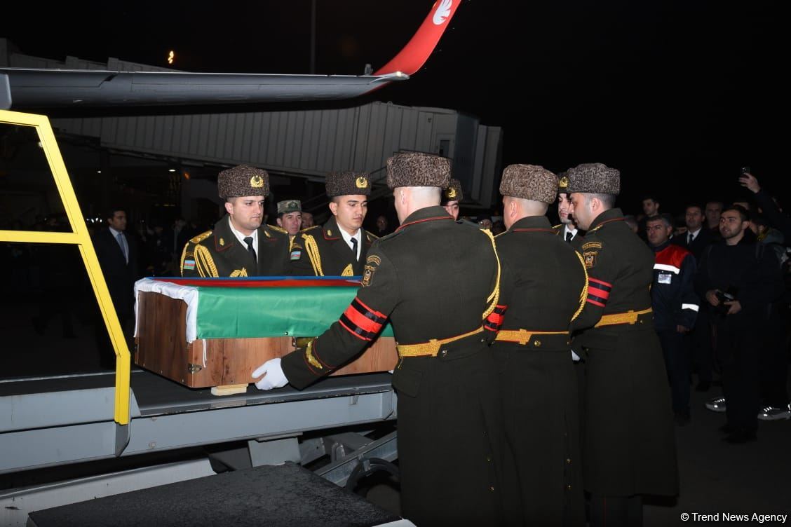 Səfirliyə hücum zamanı şəhid olan Orxan Əsgərovun cənazəsi ailəsinə təhvil verildi (FOTO/VİDEO)