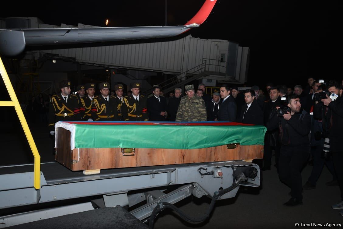 Səfirliyə hücum zamanı şəhid olan Orxan Əsgərovun cənazəsi ailəsinə təhvil verildi (FOTO/VİDEO)