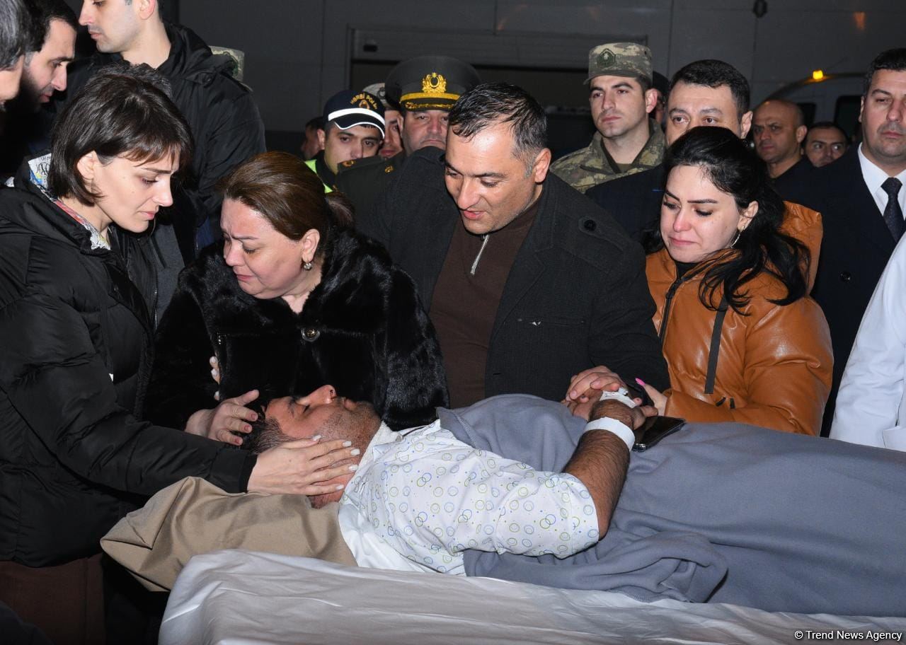 Səfirliyə hücum zamanı yaralananlar təcili yardım maşınları ilə təxliyyə edilib (FOTO/VİDEO) (ƏLAVƏ OLUNUB)