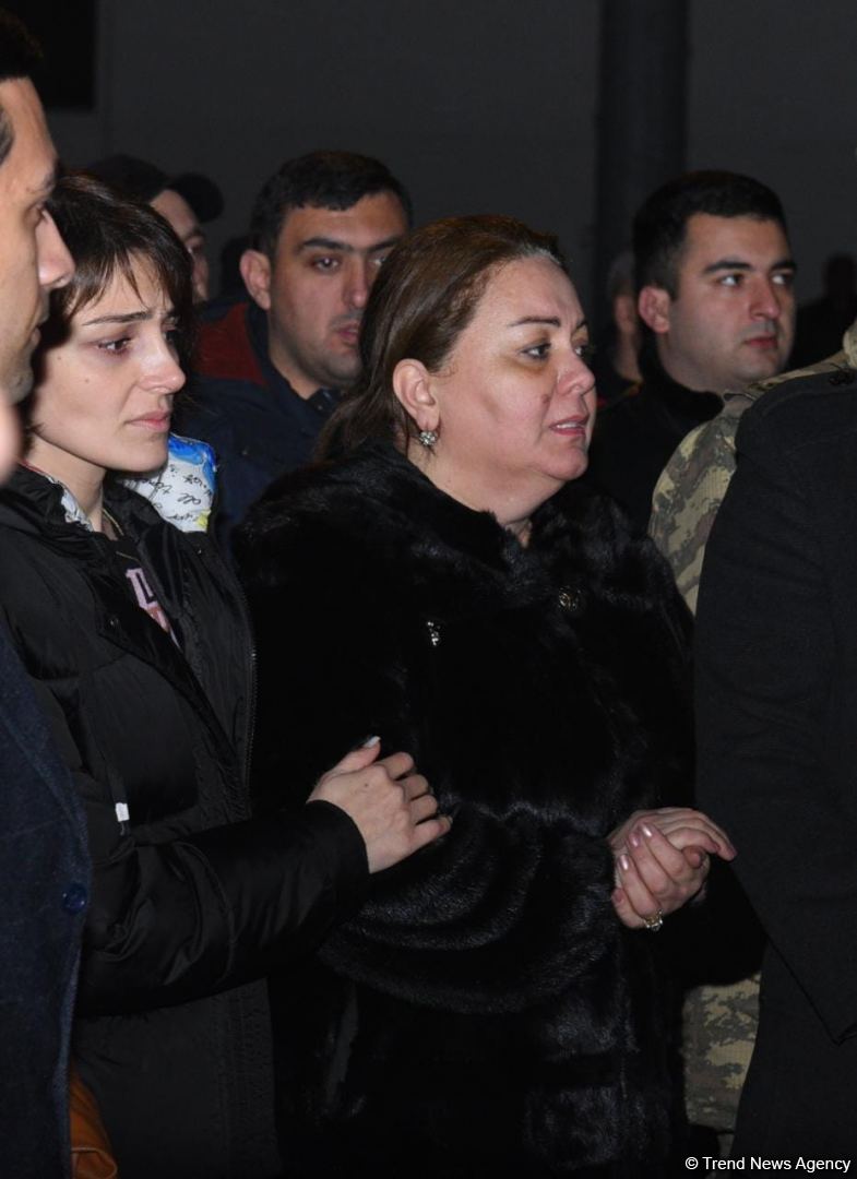 Səfirliyə hücum zamanı yaralananlar təcili yardım maşınları ilə təxliyyə edilib (FOTO/VİDEO) (ƏLAVƏ OLUNUB)