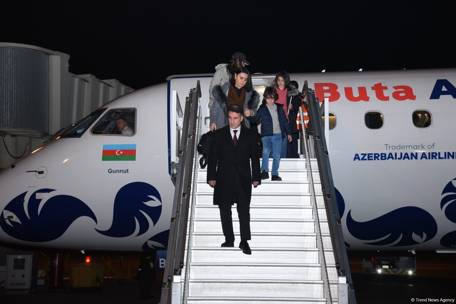 Azərbaycanın İrandakı səfirliyindən 53 nəfər təxliyyə olunub (FOTO) (ƏLAVƏ OLUNUB)