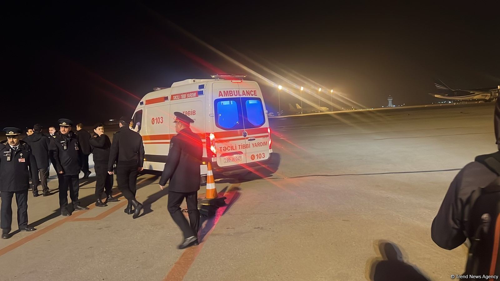 Səfirliyə hücum zamanı yaralananlar təcili yardım maşınları ilə təxliyyə edilib (FOTO/VİDEO) (ƏLAVƏ OLUNUB)