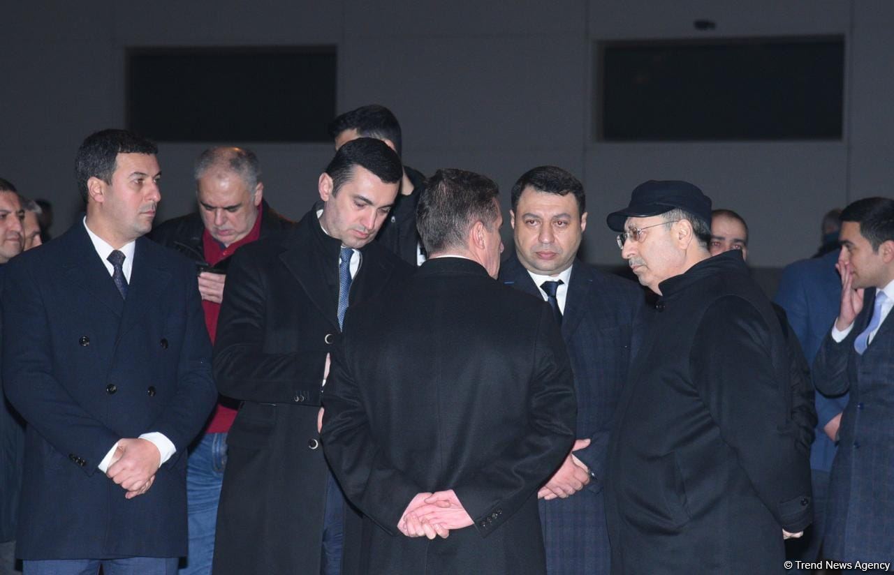 Səfirliyə hücum zamanı yaralananlar təcili yardım maşınları ilə təxliyyə edilib (FOTO/VİDEO) (ƏLAVƏ OLUNUB)