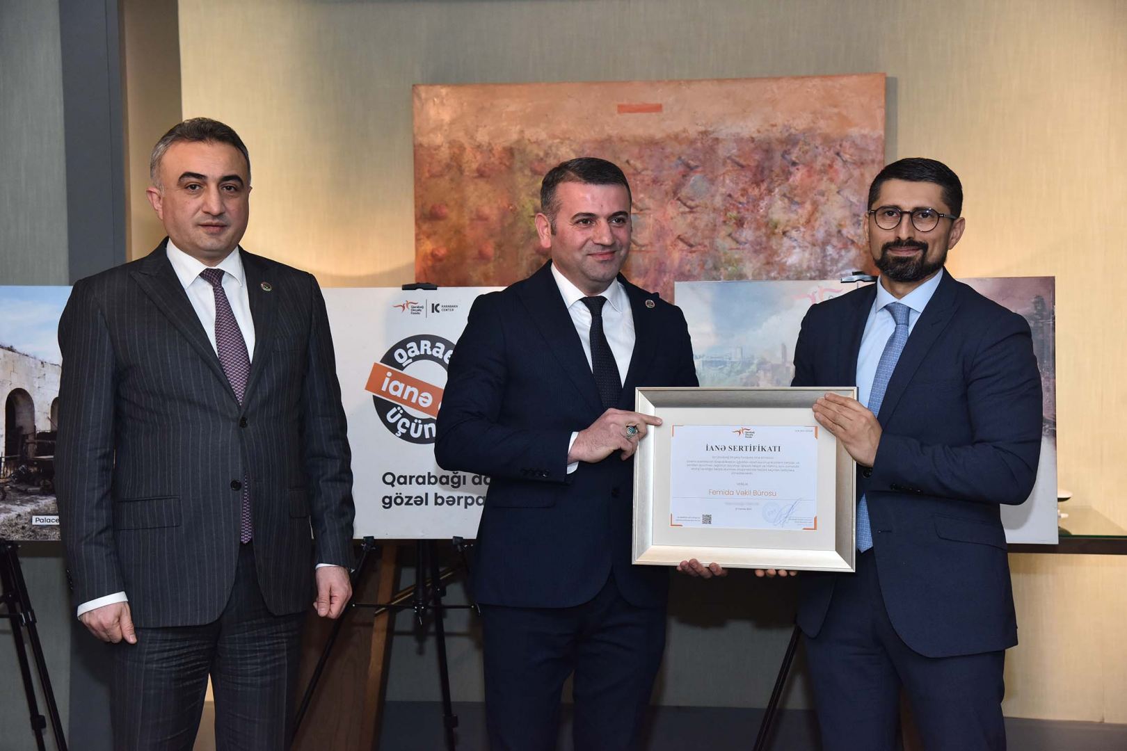 Qarabağ Dirçəliş Fonduna ianə edən Vəkillər Kollegiyasının üzvlərinə ianə sertifikatları təqdim edilib (FOTO)