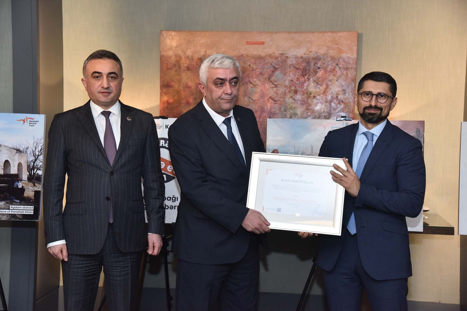 Qarabağ Dirçəliş Fonduna ianə edən Vəkillər Kollegiyasının üzvlərinə ianə sertifikatları təqdim edilib (FOTO)