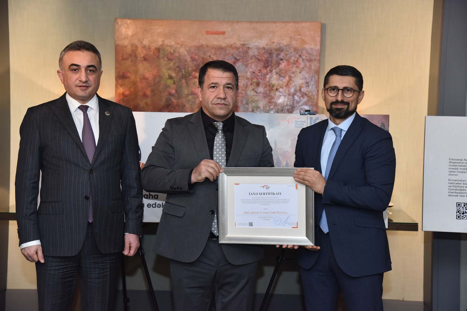 Qarabağ Dirçəliş Fonduna ianə edən Vəkillər Kollegiyasının üzvlərinə ianə sertifikatları təqdim edilib (FOTO)