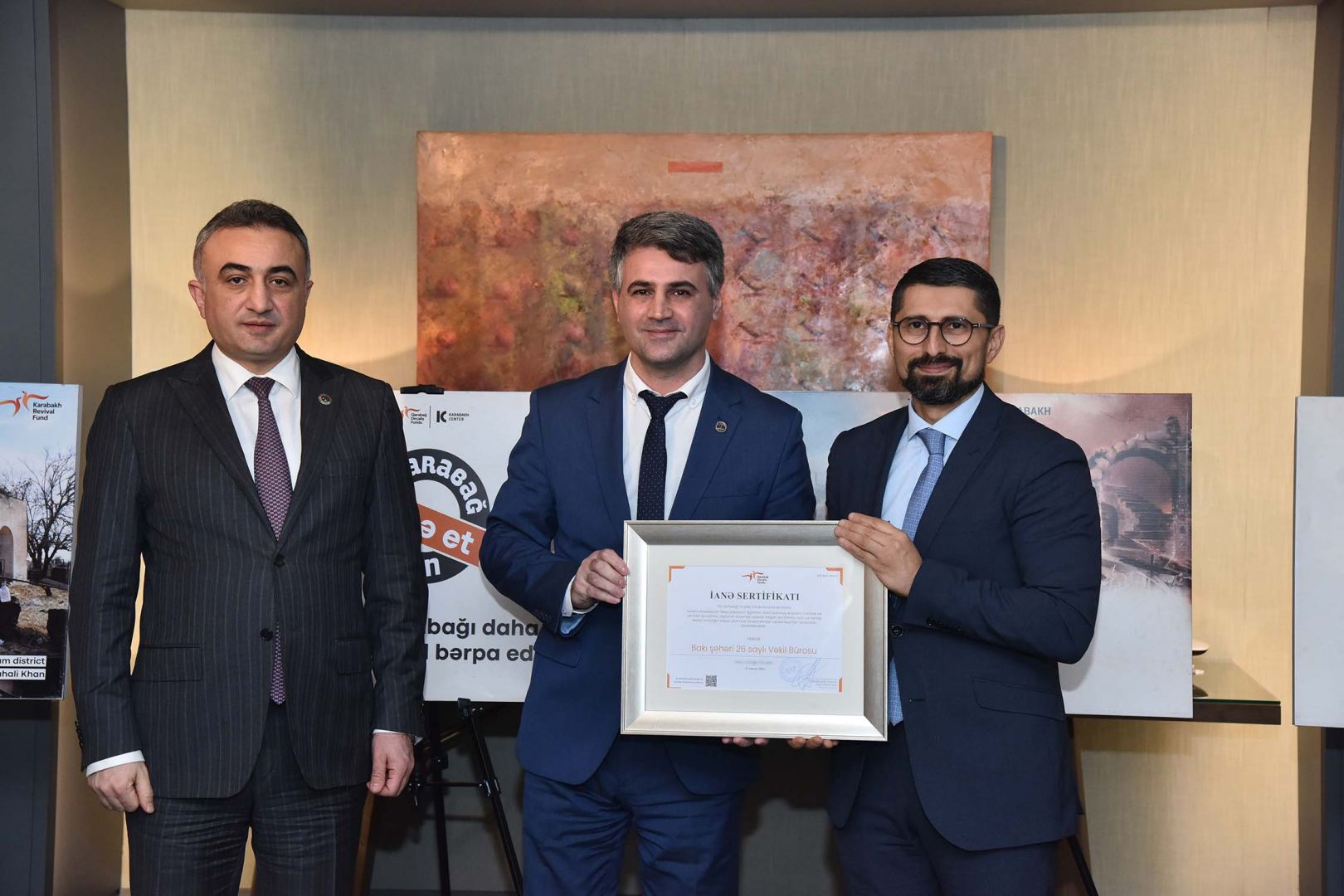 Qarabağ Dirçəliş Fonduna ianə edən Vəkillər Kollegiyasının üzvlərinə ianə sertifikatları təqdim edilib (FOTO)