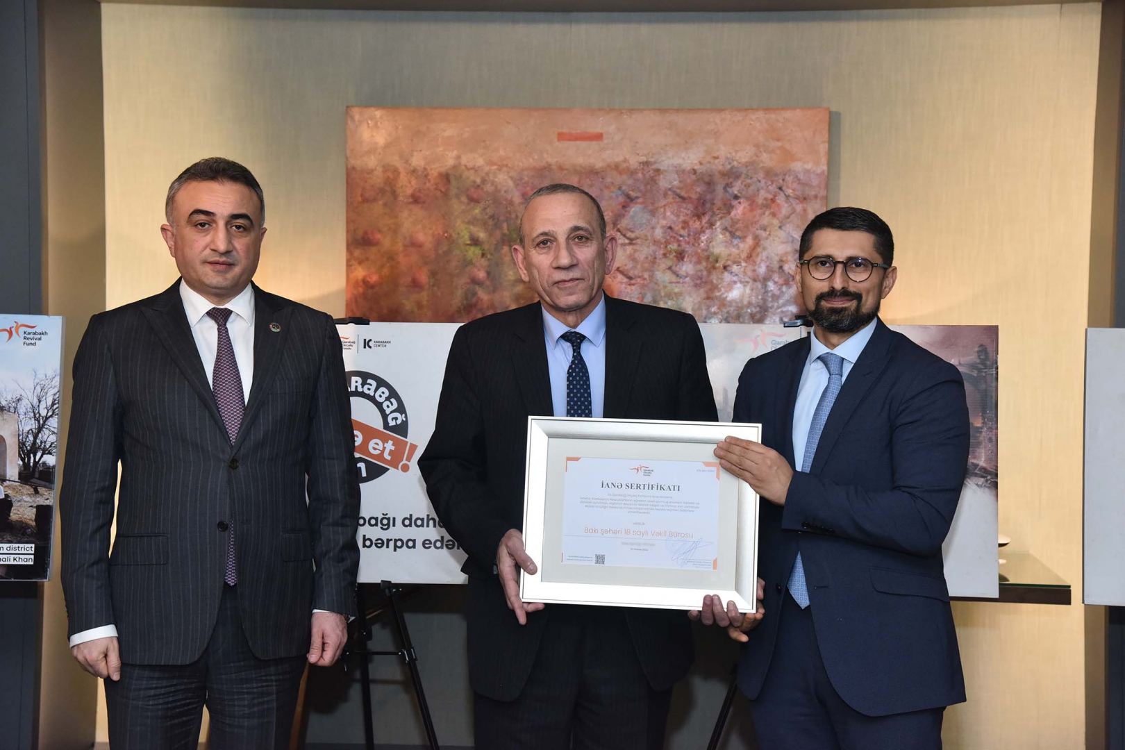 Qarabağ Dirçəliş Fonduna ianə edən Vəkillər Kollegiyasının üzvlərinə ianə sertifikatları təqdim edilib (FOTO)