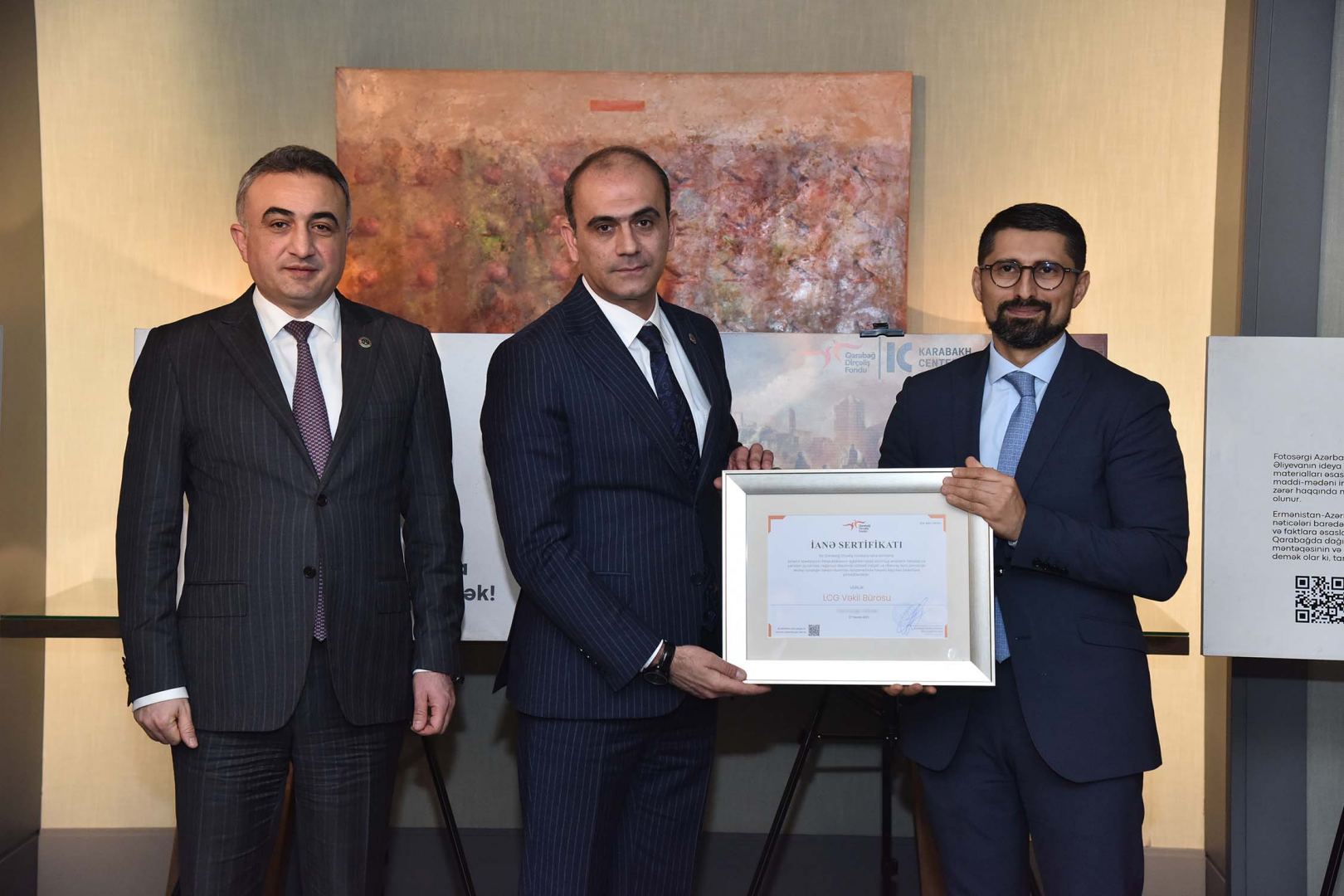 Qarabağ Dirçəliş Fonduna ianə edən Vəkillər Kollegiyasının üzvlərinə ianə sertifikatları təqdim edilib (FOTO)