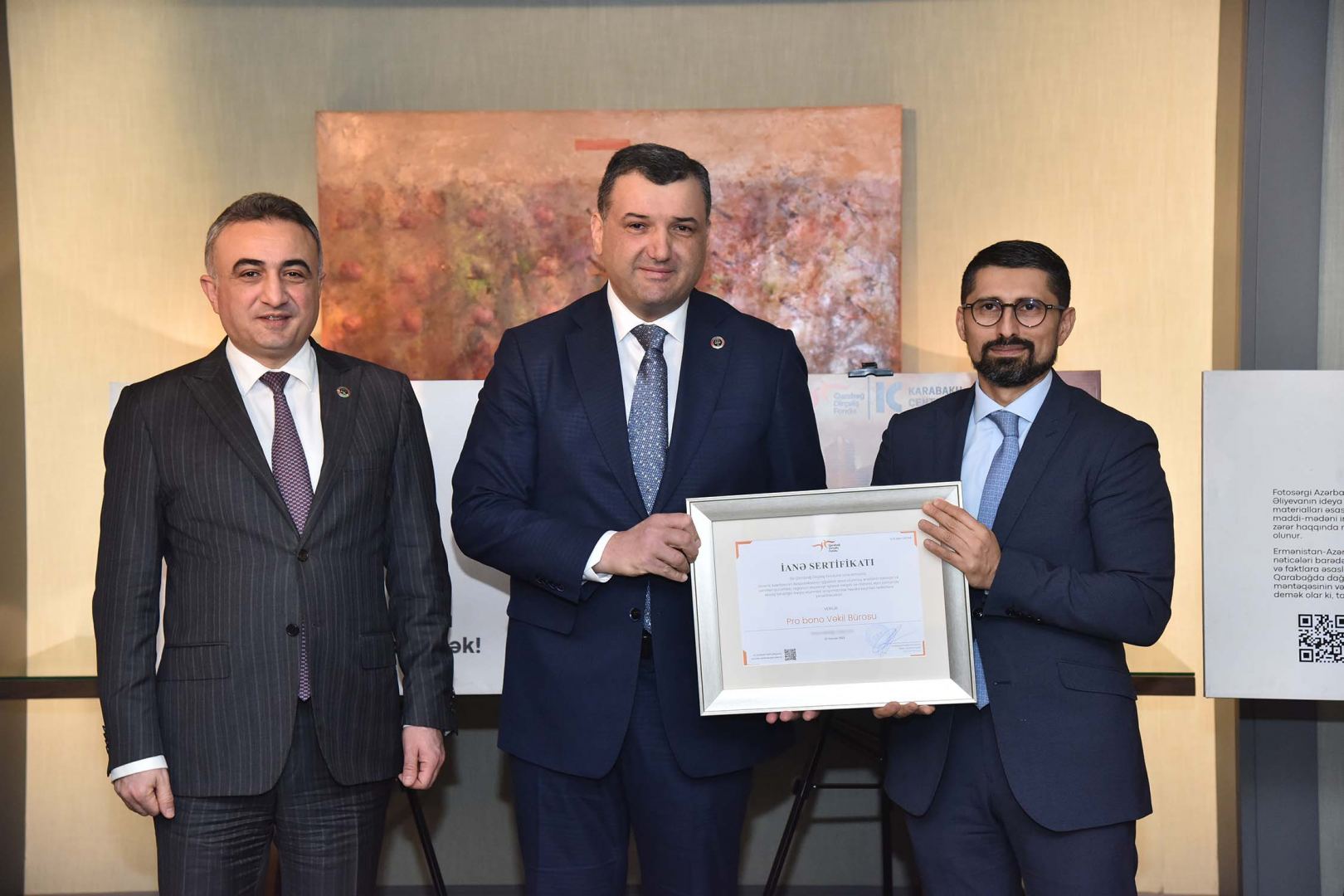 Qarabağ Dirçəliş Fonduna ianə edən Vəkillər Kollegiyasının üzvlərinə ianə sertifikatları təqdim edilib (FOTO)